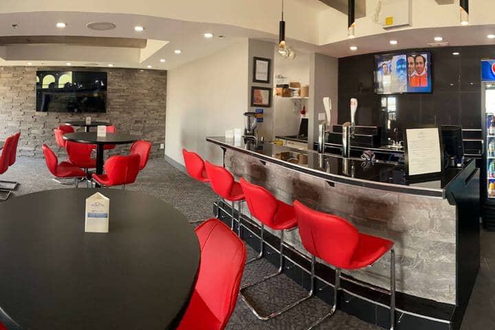 Lounge 78 of 84