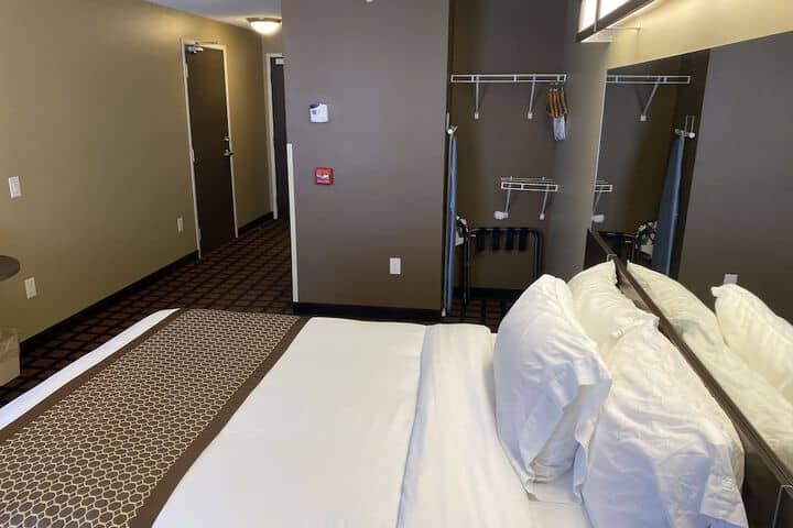 Room 6 of 84
