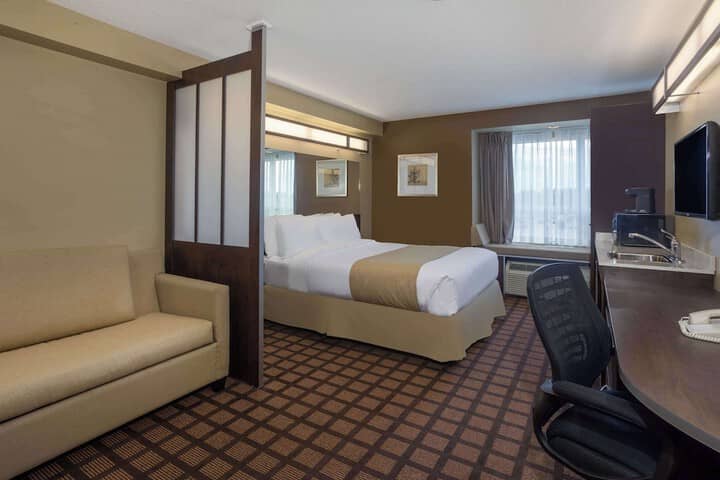 Room 35 of 84