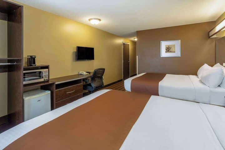Room 33 of 84