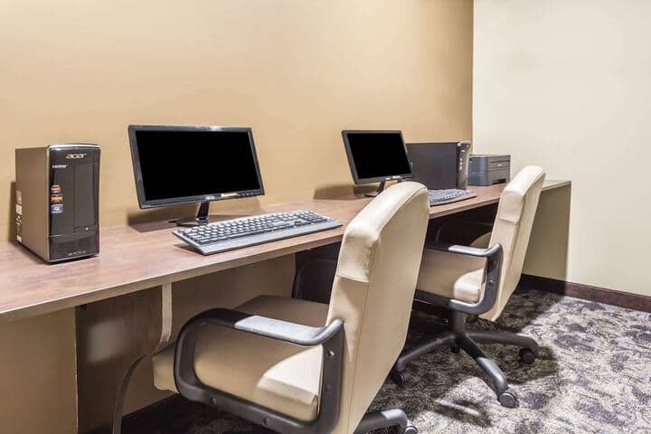 Business Center 80 of 84