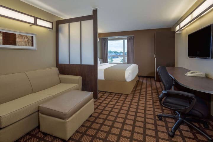 Room 27 of 84