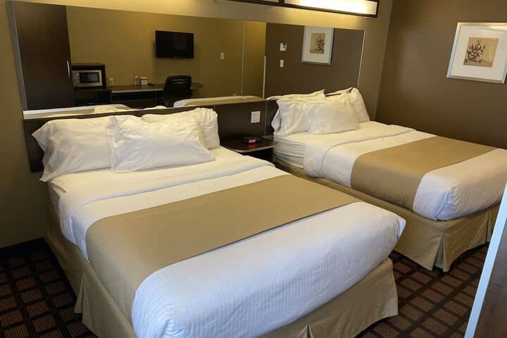 Room 4 of 84