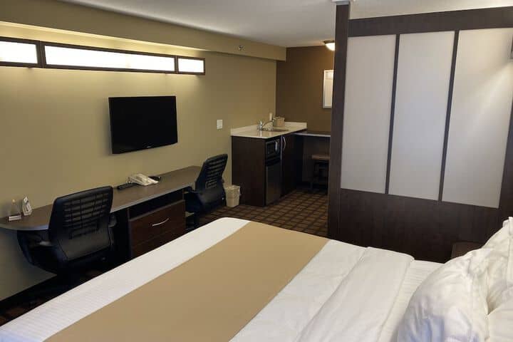 Room 8 of 84