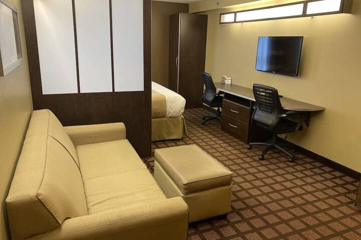 Room 40 of 84