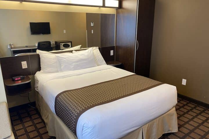 Room 10 of 84